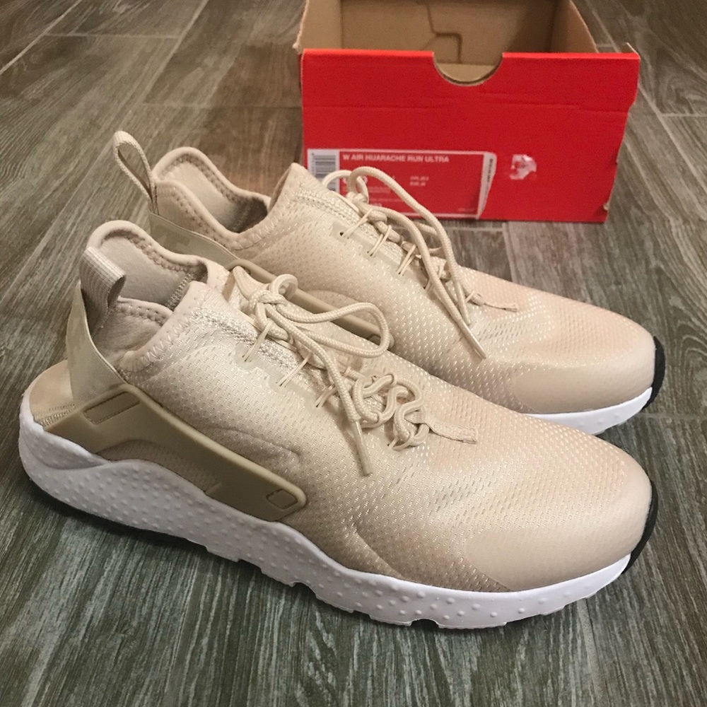 NWT nike huarache running shoe cream sz 8.5